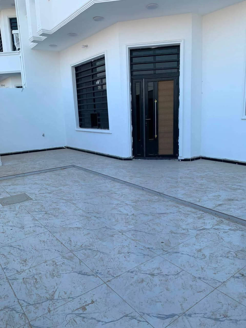 دار للبيع مرتب مساحه 220متر
(طابو زراعي سند25)
طابقين يحتوي على 4غرف نوم
واستقبال 
ومطبخ وحولي 
وصحيات 
في منطقة الانتصار بغداد 
طريق الشعب الحسينية الراشدية 
للاستفسار***********
