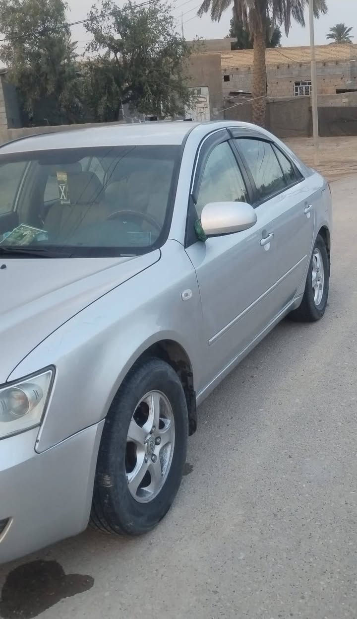 سلام عليكم عندي سياره سوناته خليجي 2008 نضيفه احلا من صوره دواخلها حلوه سياره خير من الله بس بيه جاملغ بجيهت سايق وسعر 92 بيه مجال بسيط ***********
