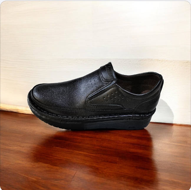 احذيه الشباب عشار حنا الشيخ سعر حذاء 15 الف يتوفر توصيل للطب وتساب *********** القياسات من 40 الى 45
