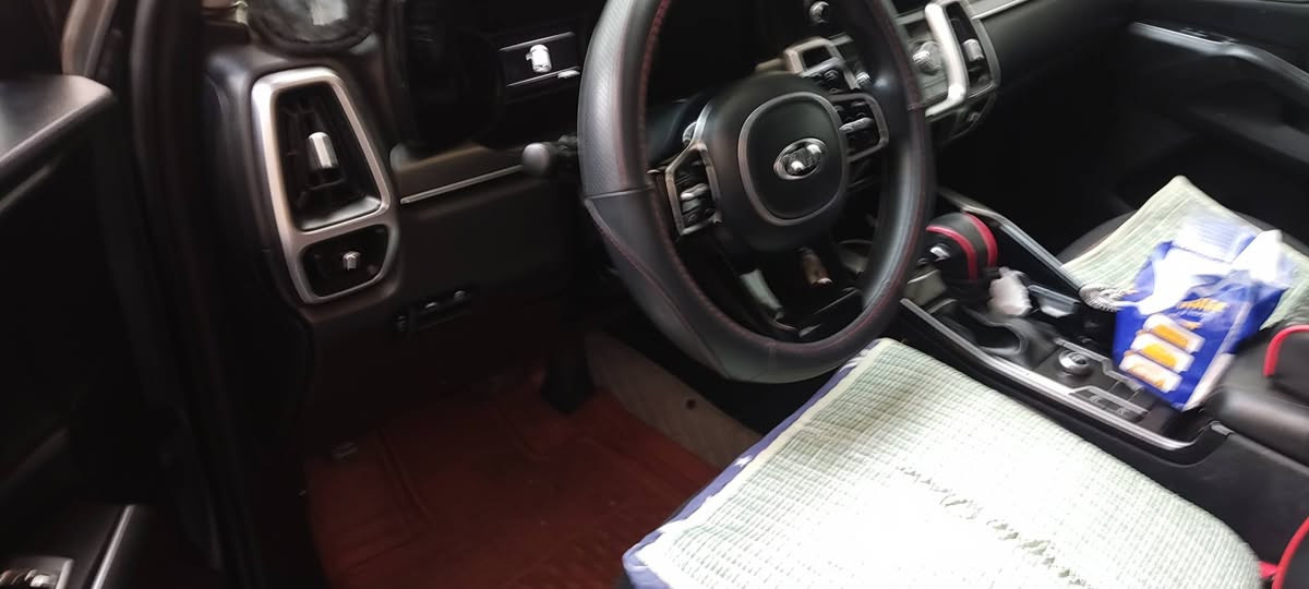 كيا سورنتو موديل 21 وارد امريكي 4 سلندر ماشيه 29 ونص نضيفه لونها فيلي طوخ 7 راكب تحكمات مع اشار بالمري وتوقف ذاتي وبقيه المواصفا ت العاديه السعر 19 ونص الاتصال ***********
