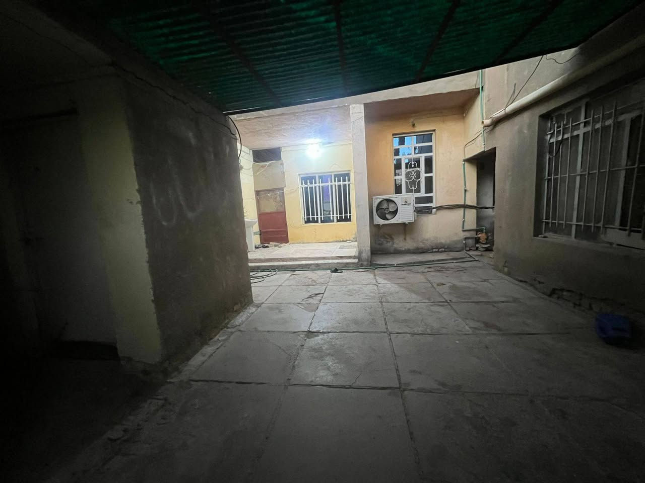 بيت للبيع طابو ملك صرف زويريجات حي الجهاد مساحة ٢٠٠ متر  قرب مسقف ام البنين  بناء حديث الفينات عكَاده طابقين
بيت للبيع طابو ملك صرف زويريجات حي الجهاد مساحة ٢٠٠ متر  قرب مسقف ام البنين  بناء حديث الفينات عكَاده طابقين  بيت للبيع طابو ملك صرف زويريجات حي الجهاد مساحة ٢٠٠ متر  قرب مسقف ام البنين  بناء حديث الفينات عكَاده طابقين
الطابق الارضي صحيات خارجية كراج   درج خارجي غرفة معزولة تصلح مخزن او استقبال  كليدور استقبال  هول غرفة نوم مطبخ صحيات داخلية منور جانبي
٣ غرف نوم الطابق الثاني + مطبخ سطحين  شتايكر يصلح استثماري (ايجار مشتملين) او سكني 
للاستفسار الاتصال على الرقم ***********
علي رسمي
