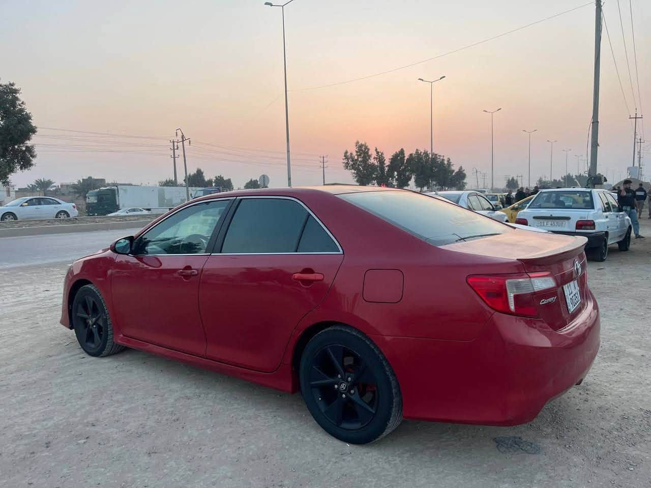 كامري ٢٠١٣ se
حادث سطحي بدون ايرباك 
مكينه ٢٥٠٠ vvt 
رقم بغداد دولي 
تحكم ستيرن ؛؛ كشنات جلد ؛؛ بلوجكترات ؛؛ شاشه ؛؛ ويل كب ؛؛ كامره خلفيه ؛؛ 
كروز تثبيت سرعه.
السياره جديده 
مكينه كير مكفولات بلادي 
غرفتها جديده 
ما نقصها برغي ادامه كامله مسويلها 
* صبغ باب وجاملغ بدون ايرباك
السعر 125$
***********
واسط العزيزية
