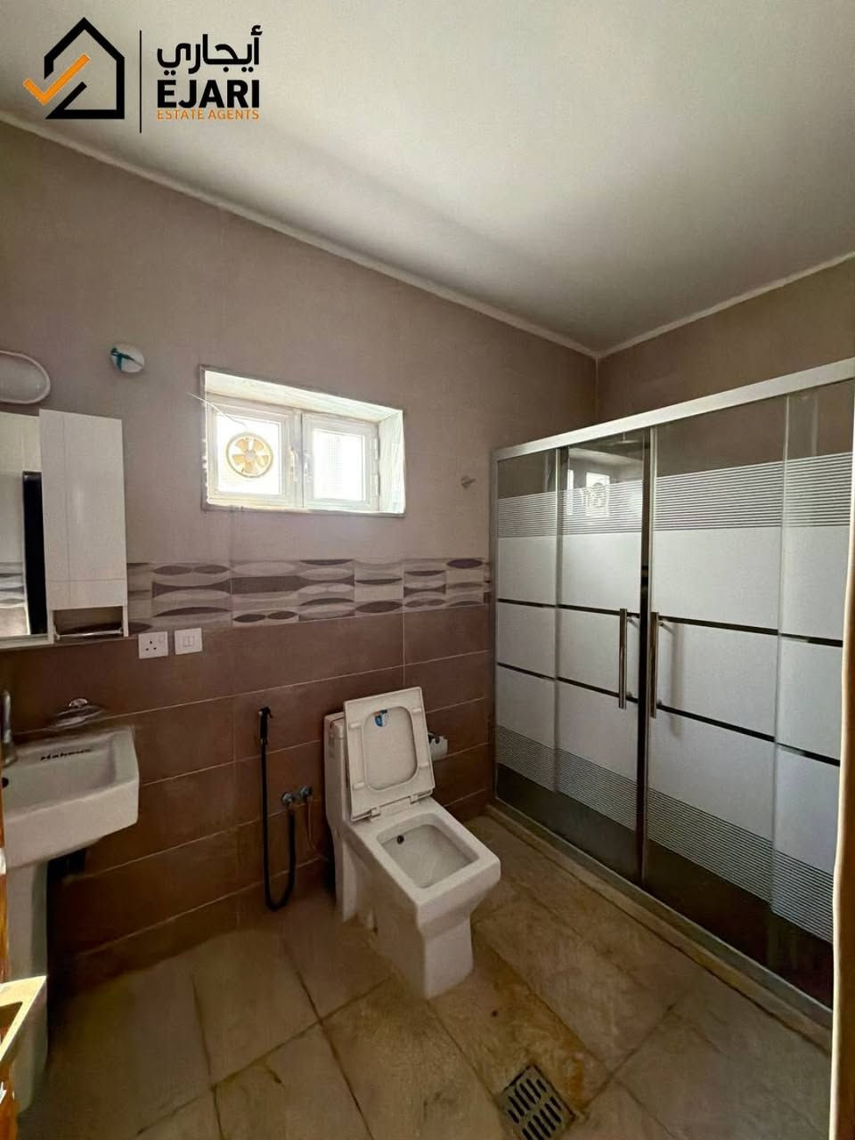 اعلان ايجار 
Ejari  إيجاري 
يوجد منزل في منطقه المنصور قرب ابو جعفر المنصور مساحه ٣٥٠ متر موقع ممتاز على شارع واسع ٢٠ متر يوجد مكان وقوف السيارات يصلح شركه او مكتب 
يحتوي ٤ غرف +صاله اكبيره +كراج اكبير +مطبخ +حمام عدد٣ +مخزن +مدخلين 
للاستفسار  ***********
اذا مهتم بالسعر اكتب رقم 24  سوف يتم الرد خلال ثواني 
نقدم خدمه  اداره العقارات في جميع مناطق بغداد في حاله انك مشغول او امسافر وماعندك وكت اتابع البنايه او اي عقار يمنه الحل ايجاري بديل  
يلبي طلبك وانت مكانك بطرق حديثه 
او زيارتنا الى موقع الشركه في حي الجامعه الفرع مقابيل كليه الاداره والاقتصاد فرع مدرسه المباهج👇
 https://maps.app.goo.gl/uwkk4QPYd5EgivjP8?g_st=iw

 للمزيد من العروض يمكنكم الانضمام قناه التلكرام👇
https://t.me/omarEjari

وتساب 👇 فقط رسائل 
https://iwtsp.com/9647754445448

 التيك توك 👇
https://www.tiktok.com/@ejari86?_t=8V089pzmx7t&_r=1

 قناة  YouTube 👇

https://youtube.com/channel/UCPxpJjtiuOb1RoTmh_X9cZQ

#iraq #baghdad #kurdistan #iraqi #properties #property #investment #openhouse
#propertyinvestment #luxurylifestyle #apartment #sold #rent #apartments
#عقارات_المنصور #للايجار #ايجار #مجمعات #شقق #إيجاري #الجامعه  #المجمعات #شقق #سكني #اليرموك  #السلام #اليرموك #الجادريه #تجاري #الداوودي
