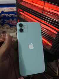 آيفون ١١ ١٢٨ • بطاريه ٧٦ • مفتوح وتر بروف