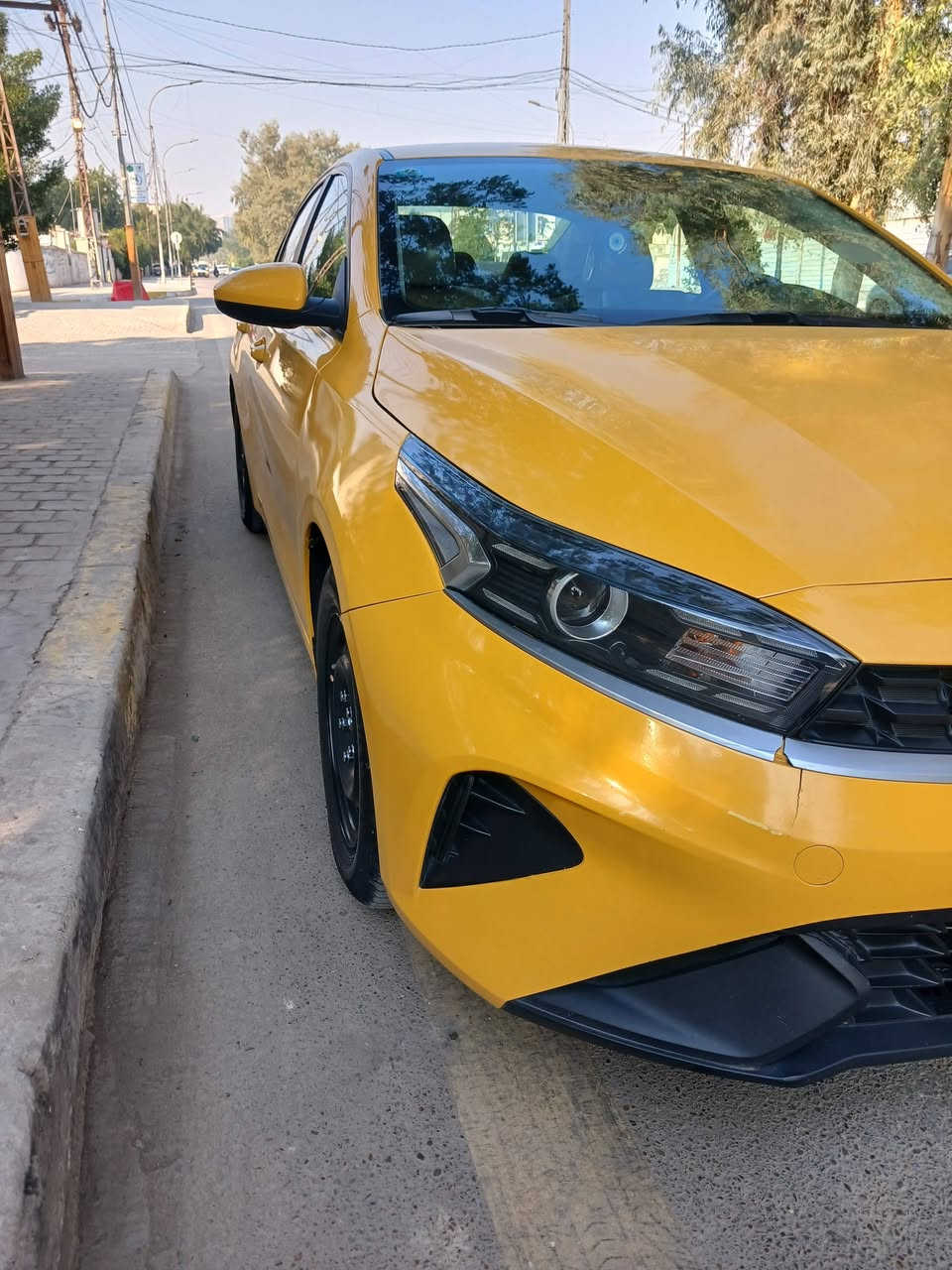 السلام عليكم ورحمه الله
كيا فورتي ٢٠٢٣
نص فول 
سياره جاهزه 
بيها منظومه غاز 
مدوشمه وجاهزه 
السياره وارد أمريكي 
صور الحادث كدامكم موجوده
السعر ب ١٥٨$وبيها مجال 
مكاني بغداد 
***********
