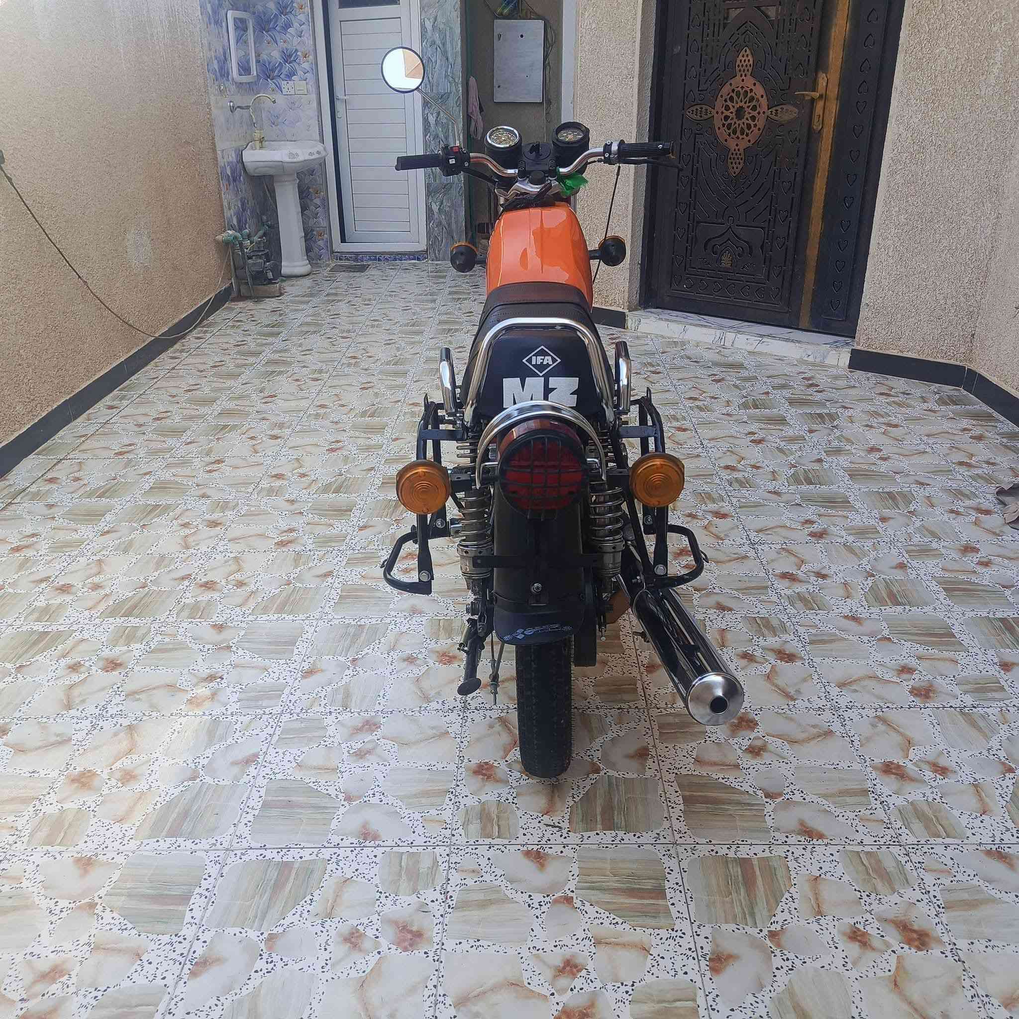 السلام عليكم 
للبيع دراجه MZ موديل 1982 دراجه كامله مكمله سعرها قفل 1550 تفاصيل الدراجه مكينه تركي ستندر مامكصوصه ع فتح شرط مكينه ناعمه كلش شلعه ومعدل خير من الله كهربائيات كلها شغاله يمنه يسرا عالي ناصي هورن دراجه تاخذها مذب عليه ربع ترايها البصرة بيها لحيم بالخشم وبالدوسه شي قليل فقط والدراجة ماكنيت ومكاني واسط قضاء الصويره تفاصيلها كلها عرضتها والشراي بي خير ويدلل تحياتي لكم
***********
