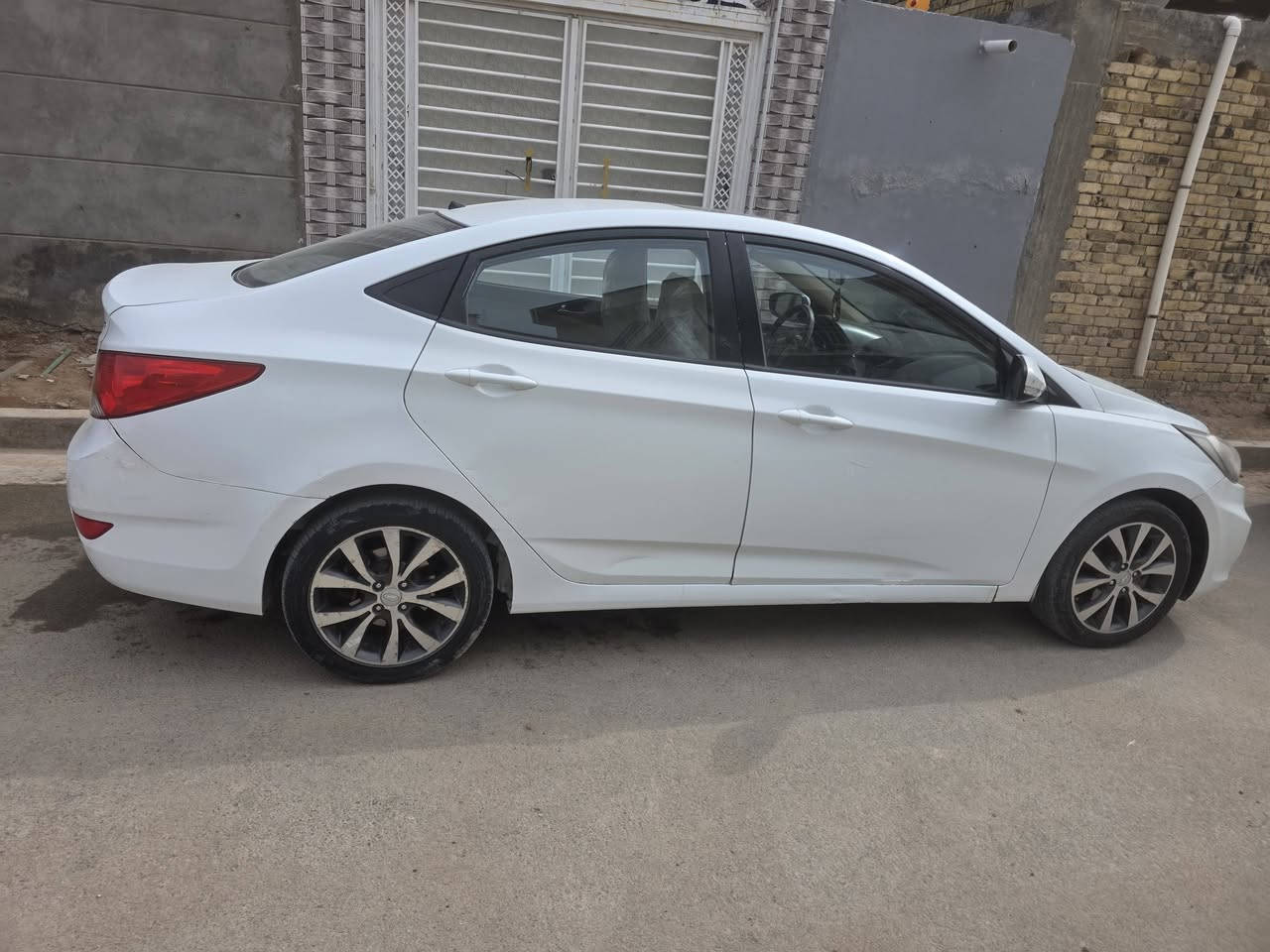 سلام عليكم اكسنت 2015 فول محرك 1600 بيه 3 قطع صبغ محرك كير حدادية مشروطات بدون ضرر داخلي السعر 90 بيه مجال مكاني ديوانيه رقمي ***********
