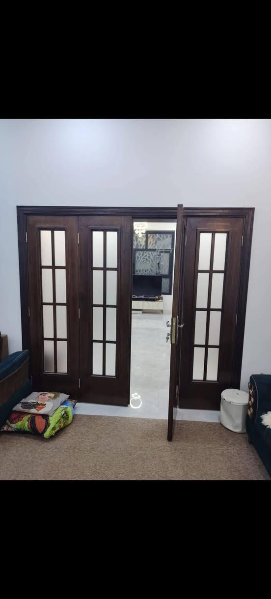 بيت قرب الجسر الإيطالي وقريب على السيدين التبليط طابقين كله طابوق عماره شغل درجه اولى بيت متعوب عليه كله الواح وكرانيت وبورسيلان الطابق الفوك ٣ غرف سويتات وهول كبير بلكونات والسطح شتايگر بناء البيت سنة ٢٥ سعر البيت ٢٧٥ رقم تلفون ***********
