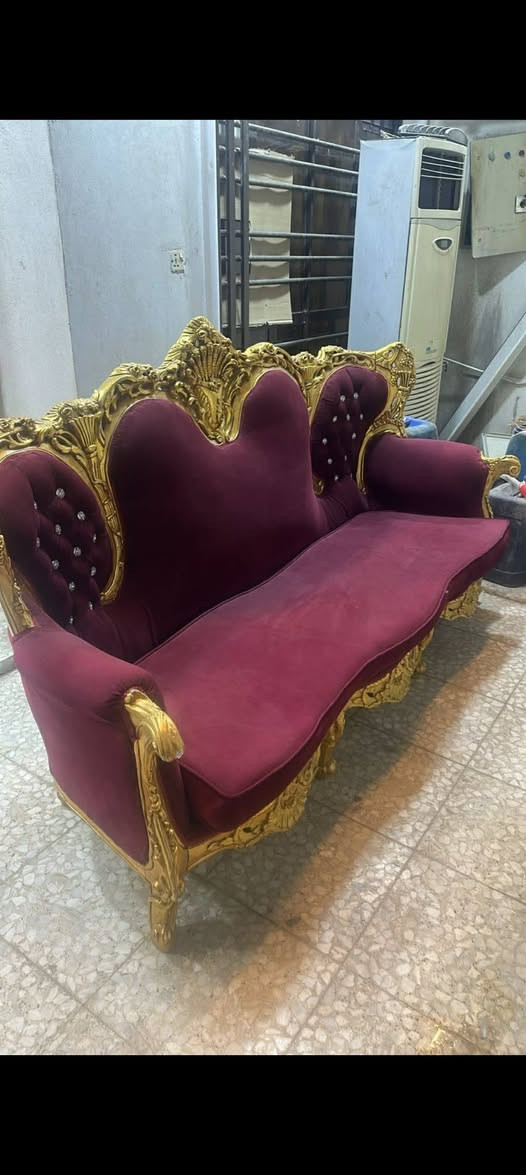 سلام عليكم تخم ملكي للبيع نظيف جدا 8مقعد  600بي مجال عنوان حي تونس رقم تلفون ***********
