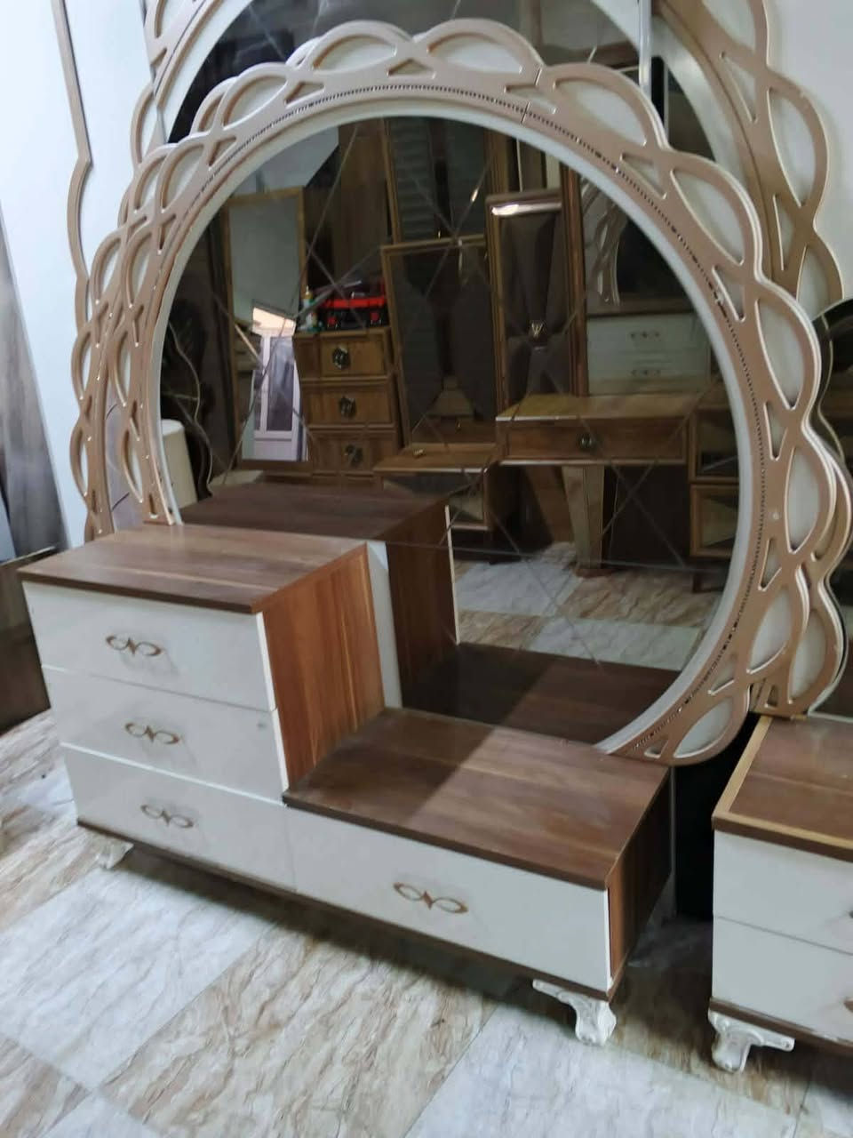 غرفه نوم اخو الجديد ما بيها عيب ٧ قطع كلش نظيف سعر ٤٢٥ بيها مجال شراي تعال خاص عنوان كركوك يوجد كادر شده ونقل تدللون علينه

العنده غراض للبيع راسلوني *********** او اتصال ع رقم
