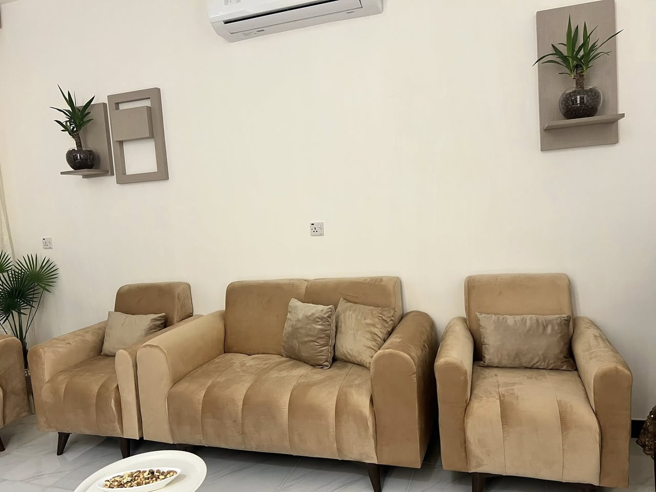 تخم ١٠ مقاعد استعمال أسبوع
سعر شراء ٦٥٠ للبيع ٥٥٠ 
طبلات هديه


**إذا كنت صاحب هذا الإعلان وتريد حذفه لأي سبب، رجاءا أرسل رسالة إلى الدعم الفني**