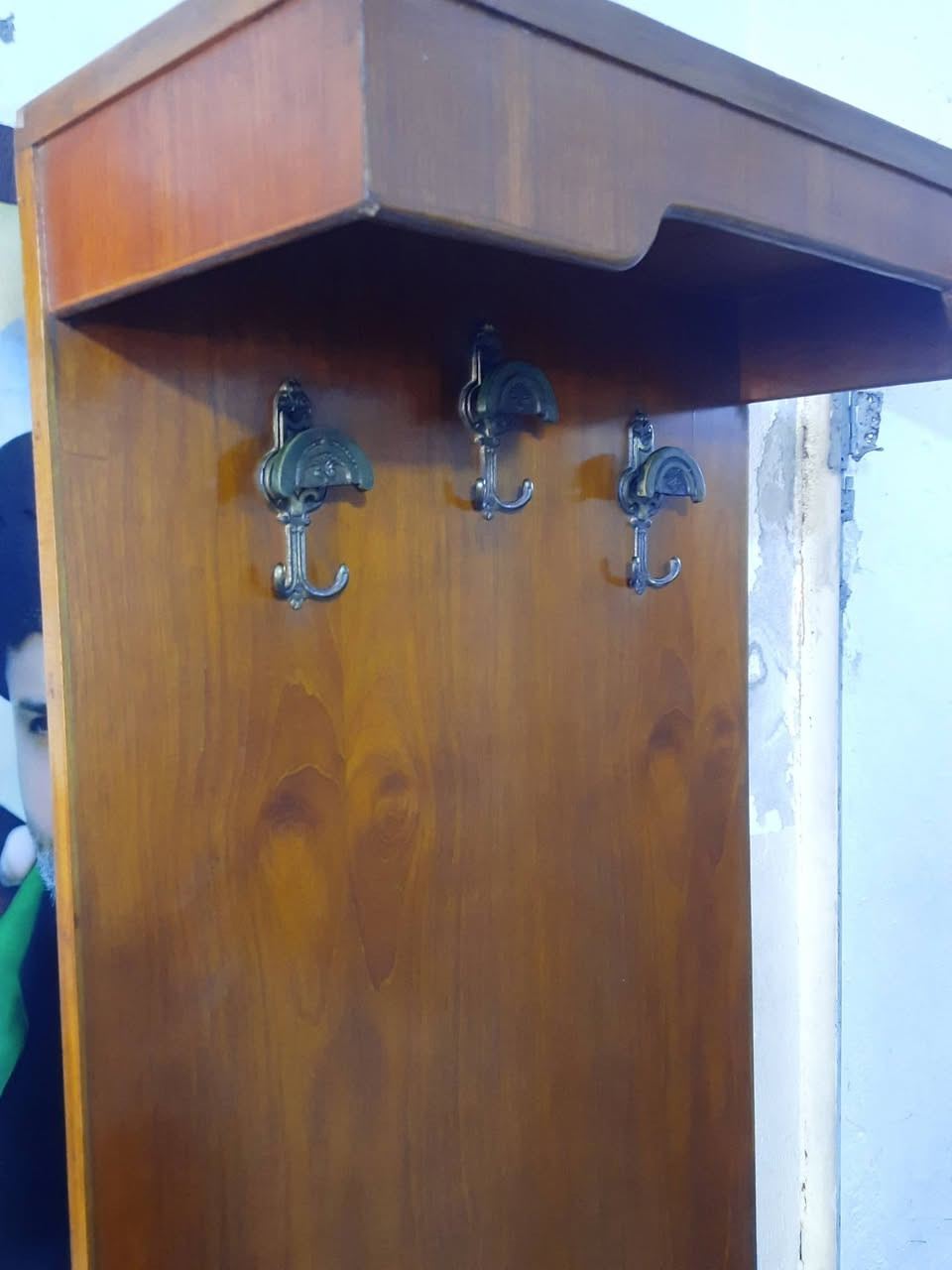 سلام عليكم زاويه خشب مال ملابس 40وبيها مجال كلش نضيفه ***********
