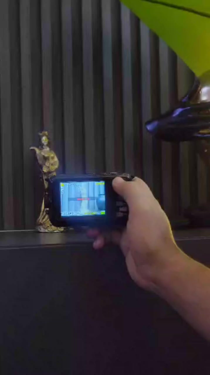 كاميرا رقمية مقاومة للماء .
🔷دقة التصوير: تصل إلى 56 ميجابكسل للصور وفيديو بدقة 4K. 
🔷الشاشات: مزودة بشاشة أمامية مقاس 1.8 بوصة وخلفية مقاس 2.7 بوصة لسهولة التقاط صور السيلفي. 
🔷مقاومة الماء: مصممة للاستخدام تحت الماء، وقابلة للغمر حتى عمق 11 قدمًا (حوالي 3.5 متر). 
🔷المميزات: تحتوي على نظام تثبيت إلكتروني للصورة، وفلاش LED. 
متوفر بسعر 38 الف 
متوفر توصيل الى جميع محافظات العراق 5 الف 
🔷للحجز خاص ماسنجر او واتساب
🔷رقم الواتساب ***********
