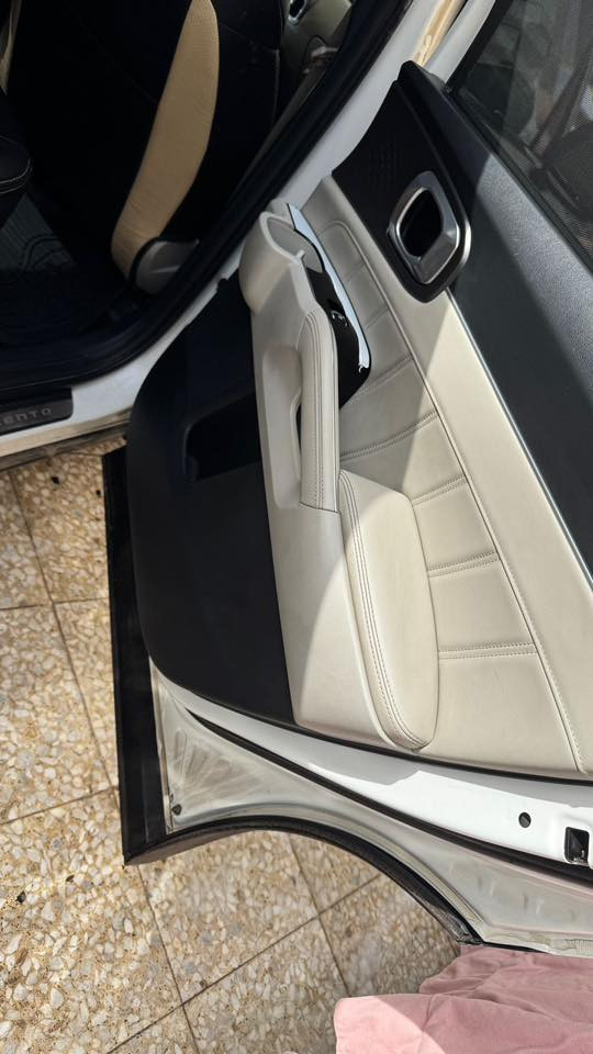 سلام عليكم ...
كيا سورنتو ٢٠٢٣ خليجي السياره ماشيه ٦٤ الف حقيقي نص مواصفات العاديه مال سورنتو 
بصمه تشغيل 
بصمه ابواب 
تشغيل عن بعد 
جنطه كهرباء 
حساسات امامي وخلفي 
ويل ١٩ كروم 
شاشه تدعم ابل كار بلي 
اشاير مري 
مري قابله للطي 
٣ قطع تبريد 
٧ راكب 
سايد بريك بصمه 
كير ماوس ٨ سرعات 
المكينه ٦ سلندر ٣٥٠٠ cc
السياره كفاااله عااامه من صبغ فقط تبديل جنطه نفس لون وكااله فقط وباقي مكفول 
 بيع مستعجل ***********
