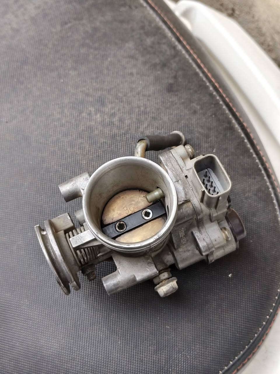 سلام عليكم
غراض مال تفصيخ 
جويتر سكنس فيشتين ياباني بلادي
وجويتر سكنس فيشة وحدة كوري رياضي حجم 36
ونوزل سكنس 6 زروف بلادي 
و صالنصة سكنس لد نقصها بس كفر
للاستفسار واتساب ***********
