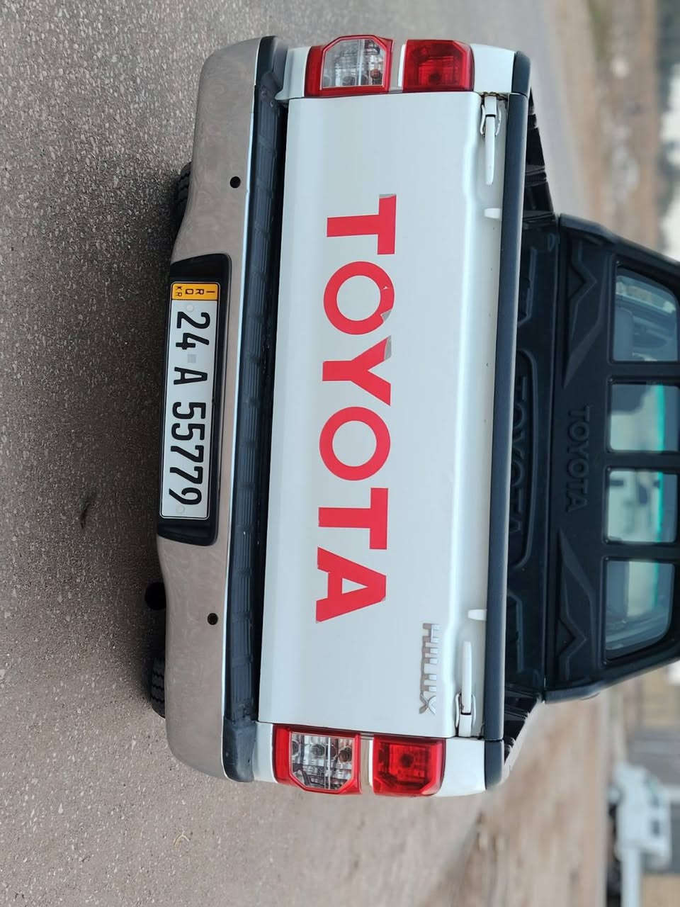 انسلام عليكم هايلوكس موديل 14 كير عادي شاصي 12 رقم دهوك جديد بيه قطعه صبغ سياره جاهزه مكان بابل شوملي 195 وبيه مجال ***********
