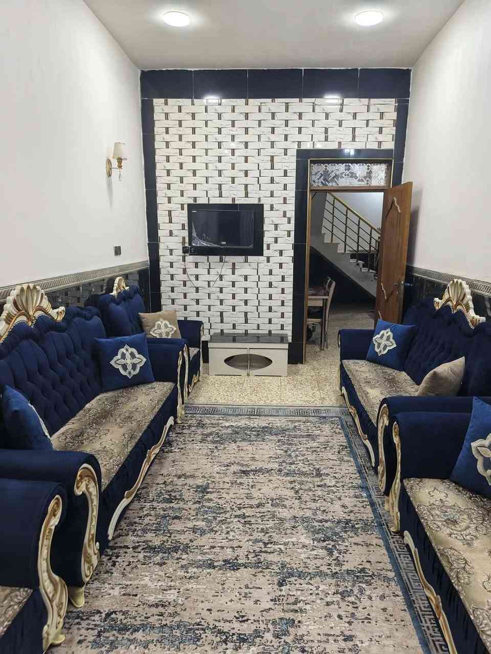 بيت مساحة ١٢٥ متر طابو صرف باسمي مامطلوب لا اسكان ولا عقار
بناء حديث ٢٠٢٥ مسلح سطح ايزوكام ارضية كاشي سيراميك المطبخ والصحيات كله هندي بيتونة بكبر الصاله بيها بابين على السطح 
عنوان ام غربة قرب مدرسة الغزالي بشارع جامع الاحرار بضهر مطعم حميسة 
رقم العقار ١٧١٤/١٢
 
للاستفسار اتصل على الرقم ***********
