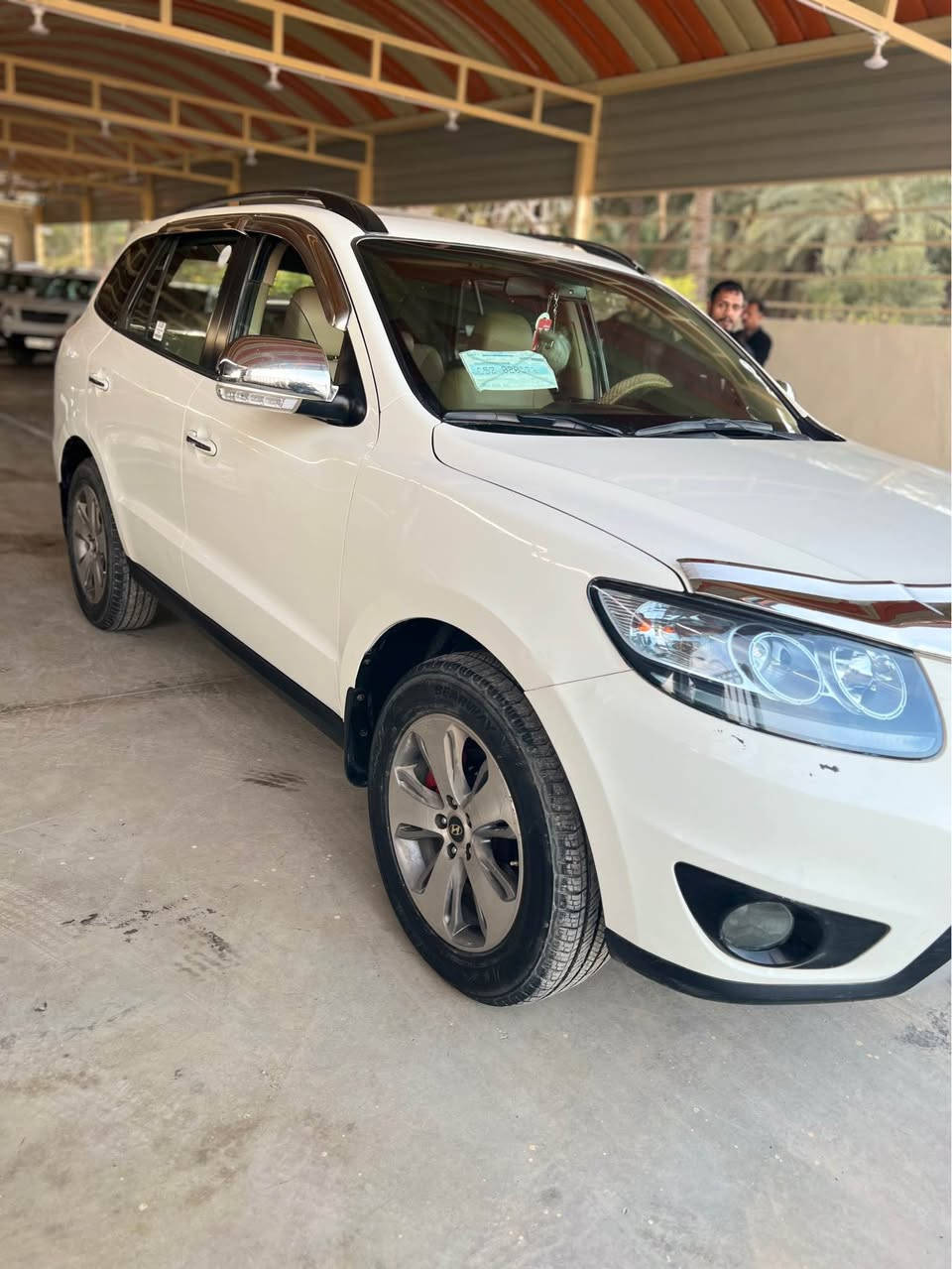 السلام عليكم 
هونداي سنتافي 2012 خليجي 
فول مواصفات 1/1 
مكينة 3500 
ماشية 147 الف كم 
سيارة جاهزه وجديدة
رقم بغداد 
مكفولة من الصبغ 
بيها بارد فقط شبر تقريبا 
مواصفاتً فول 
فتحة مري شفط اشاير بالمري كشنات كهرباء هيتر حساسات كامرة تحكمات ستيرن 7 راكب  
بيها سستم نيكل كصه ومطريات  
السعر 164 وبيها مجال 
العنوان بعقوبة
للاستفسار  *********** بعقوبة, ديالى
