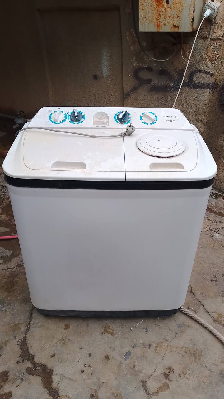 غساله للبيع تنشيف واكف نضيف مابيه كسر الغسل مابيه عيب شغال *********** حي العروبه سعر 35 الف  طباخ يحتاج تصليح سعر 40 الف بيهم مجال
