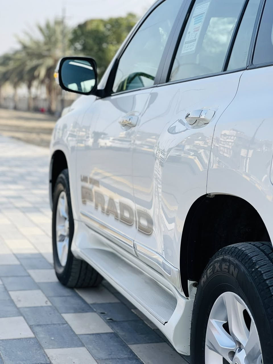 السلام عليكم للبيع برادو موديل 2012 TX.Lكويتيه ماشيه 173 الف سياره رقم بغداد انكليزي  مكفولة من الصبغ ولتبديل بيه بارد قليل 
المواصفات :
 محرك 6 سلندر ومكفولة 
سياره فتحه 
سياره دبل تانكي 
تبريد 3 قطع 
كامره خلفيه  
ثلاجه سبعه راكب 
مري شفط 
فور ويل 
اشاير بل مري 
تخم تاير جديد 
صدر جديد 
منظومة زنون اصلية 
غرفة جديدة 

______________________
***********
السعر 260 وبيه مجال بسيط
