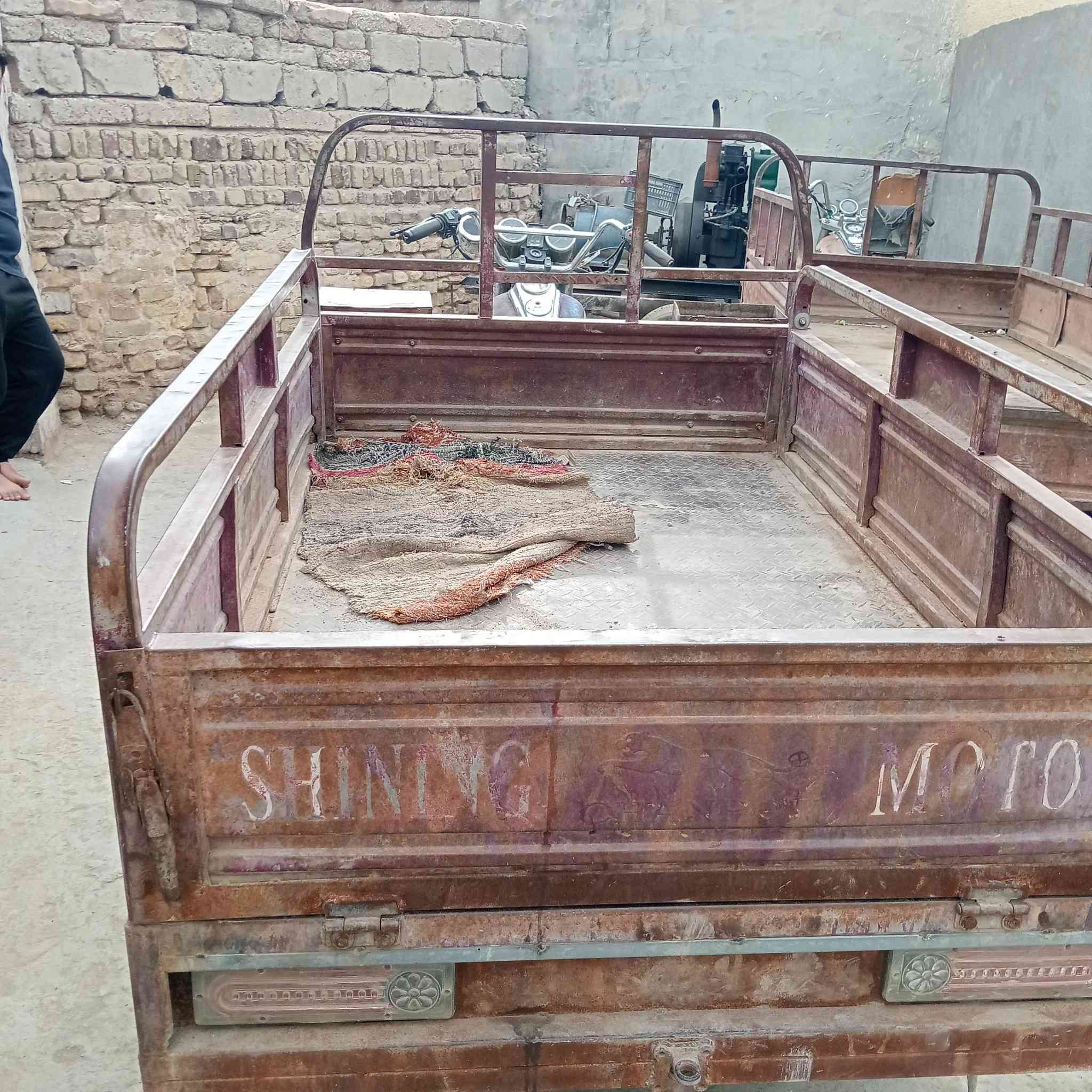 سلام عليكم ستوته موديل 17مكان بابل طمهمازيه محرك جديد 25 مكلف بل نشر وهذا أوراق اصوليه سعر 1250 وهذا رقم راعيها ***********
