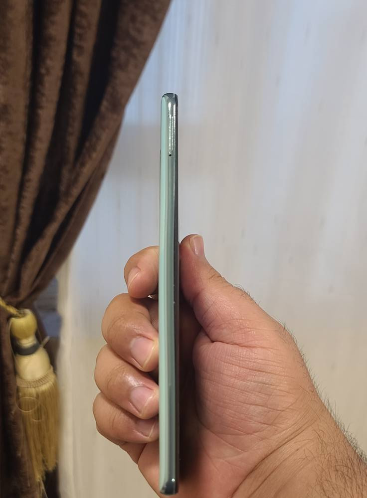 هاتف Samsung A71
نسخه الشرق الاوسط 
دبل سيمكارت 
نظافه عاليه تقريبا 95% 98% 
الهاتف بدون ملحقات فقط جهاز
كفاله من اي عطل 
للبيع 175 الف 
مكاني بصرة / خمسه ميل 
*********** البصرة, العراق

