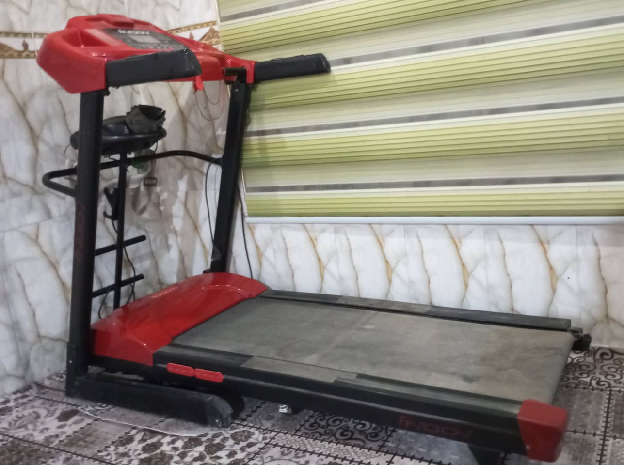 جهاز جري نضيف يتحمل وزن 150 كغ مع جهاز اهتزاز
السعر 250
***********
بابل المركز
