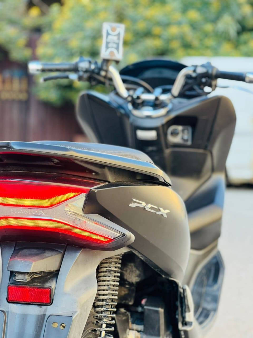 سلام عليكم للبيع دراجه PCx جيل ثالث  وارد كوري بصمة درجة حلو ونضيفة بمعنة الكلمة محرك برغي واحد مامفتوح بي كاملة مكملة مناقصهة شي كهربائيات كلهة شغالة السعر 1850 وبيه مجال بسيط انتة شراي خابرني وتدلل مو شراي لاتعبني والسوك كلشي بي واني خادم مكاني مدينة الصدر ***********
