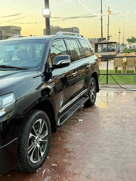 السلام عليكم لاندكروز 2020 كامل مواصفات 
رقم اربيل بسمي 
محرك ٦ سلندر 4000
 8 ارباك بلادي 
تخم تاير جديد 
‏للبيع فقط
تشغيل عن بعد
‏مرايه جانبيه قلاب
لايت اسود بلاد‏
‏‏- دفع رباعي
‏‏- هوك بلادي 
‏‏- نظام مانع للانزلاق 
شاحن وايرليس
‏‏النظام المساعد على نزول المنحدرات 
‏‏- تشغيل بصمة 
- خمسه بصمات ابواب
- باب خلفي كهرباء بلادي 
‏‏- دخول ذكي
‏‏- مثبت سرعة
‏‏- فتحة سقف
‏‏- فول تحكم ستيرين
‏‏- شاشة ملاحة باللمس
‏‏- كاميرا خلفية 
‏‏- بلوتوث
‏‏- مشغل CD
‏‏- منفذ AUX & USB
‏‏- مقاعد جلد قرميطي
‏‏- مقاعد كهرباء
‏‏- مرايا شفط
‏‏- اشارات بالمرآة
‏‏- كشافات ضباب
‏‏- زراك لايت 
‏‏- فرامل مانع للانزلاق
‏‏- طفايه حريق بلادي
-ثلاث شاشه بلادي اصل 
الاستفسار الاتصال 
***********
‏السعر 525 
مجال بسيط
العنوان بغداد
