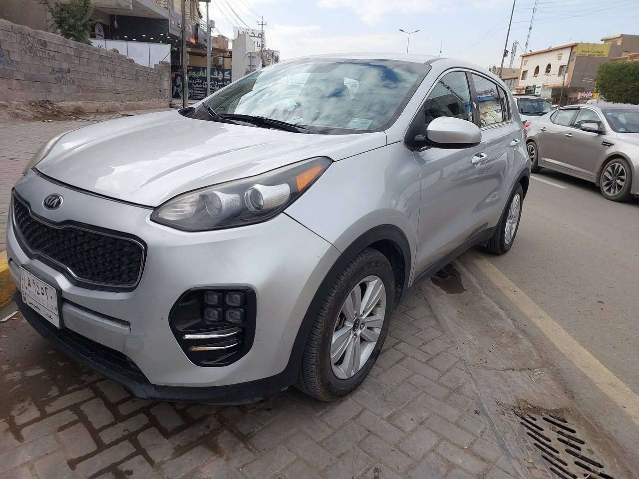 سبورتج وارد امريكي موديل ٢٠١٨ رقم بغداد باسمي 
حادثها واضح بالمنشور والسونار وصور امريكا  هم موجودة بالمنشور ورقم الشاصي مصورة الك 
محرك ٢٤٠٠ 
موصفات نص فول 
لونها سلفر
اخوان كلشي واضح كدامكم

مكانها بغداد الغزالية
للاستفسار ***********
