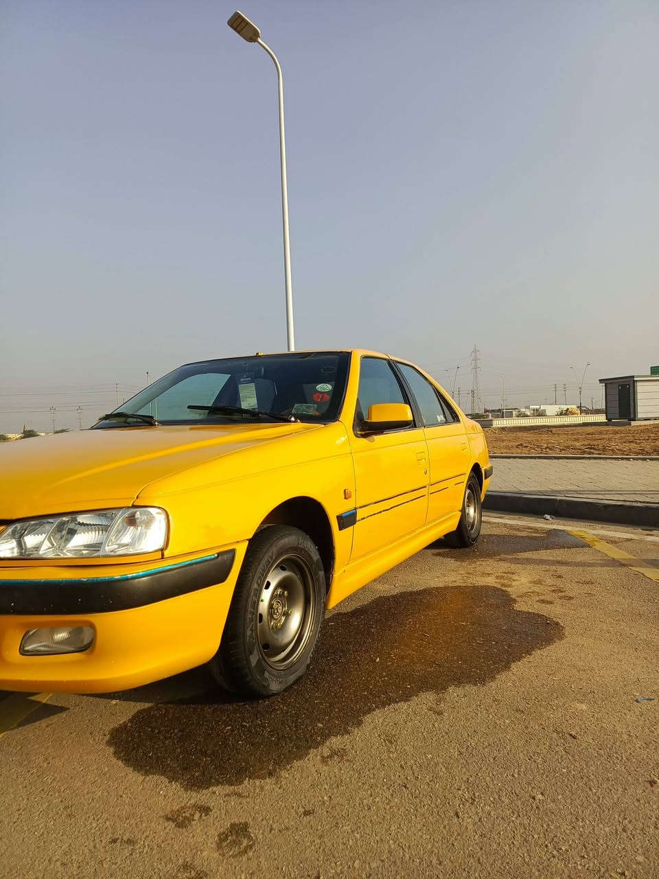 السلام عليكم شباب بيجو بارص للبيع موديل 2013 سيارة مصفره هيئة وغرامات حدادية تبريد مكينه وكير يخبلن لا تنقيص ولا تبخير والسيارة ما بيهه ضربه ما عدا الجاملغ الخلفي بي طخه خفيفة كلش  ترايك وين ما تريد تروح المكان البصرة الزبير بس عوزهه ترتيب كهربائيات من وره السيارة تخبل كنصبه تجي وتشوف بعينك للاستفسار اتصل *********** السعر 37 وبيهه مجال.
