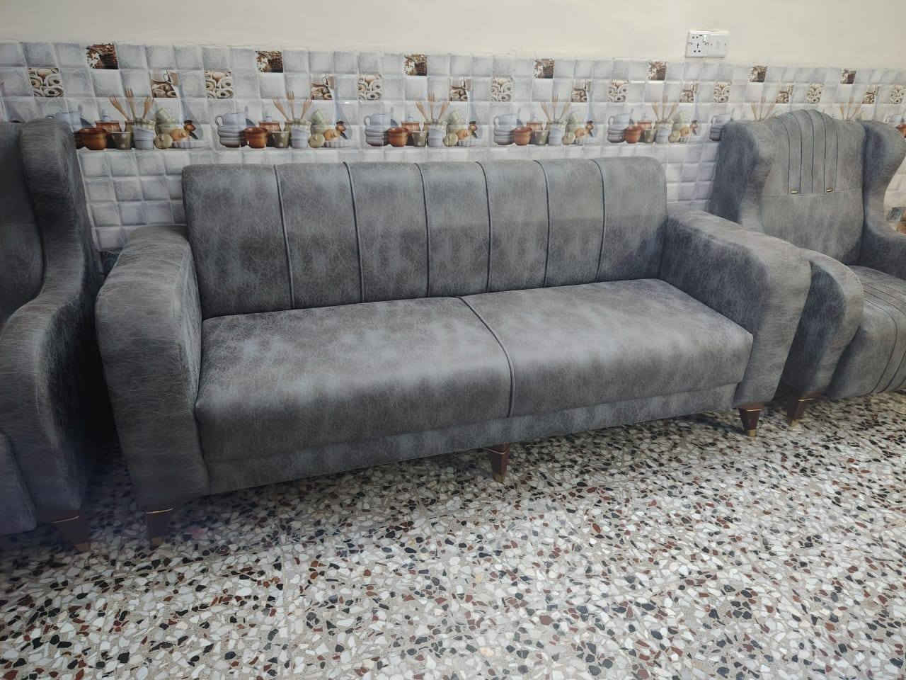 السلام عليكم تخم 10مقاعد للبيع سعره 400 وبي مجال العنوان بغداد الحرية رقم الهاتف/***********
