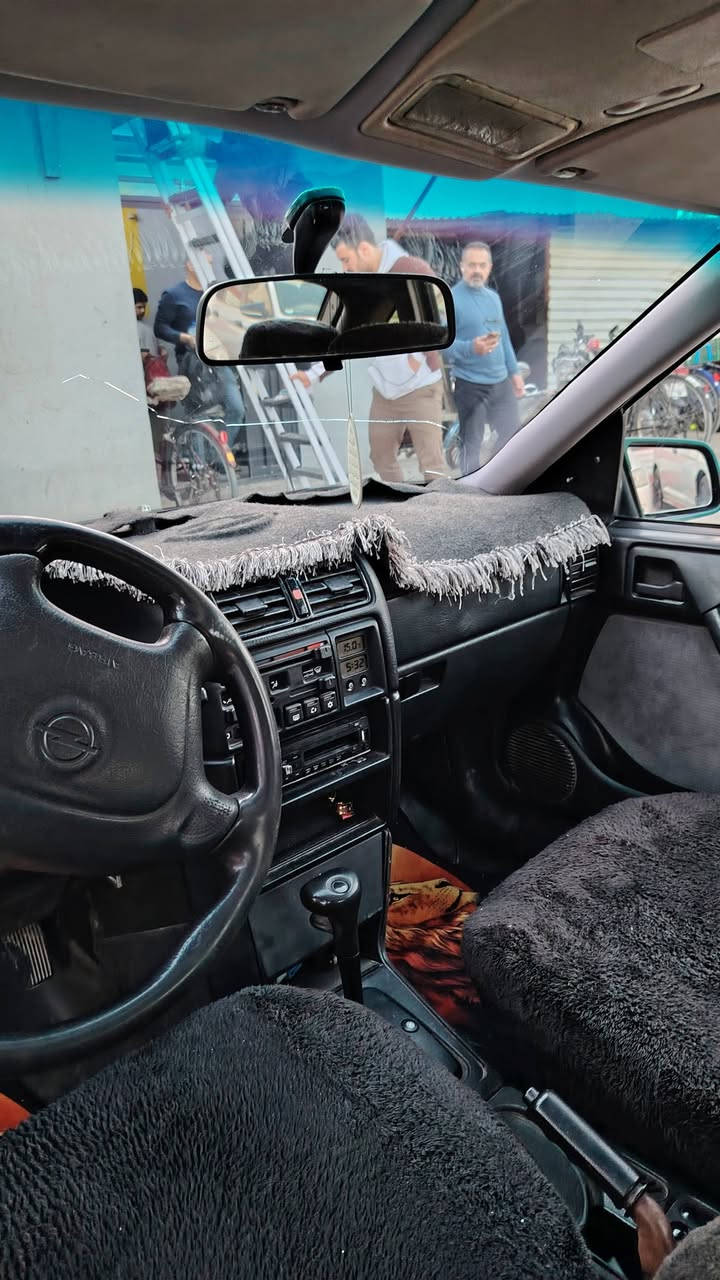 عندي هاي فكترا حجم 20 كير اوتومتيك  موديل  95   رقم سليمانيه دولي موصفات باور اي بي ايس قفل مركزي تبريدجام كهربائي  دبل ايربك سلايت سياره غرامه صفر  سعر جوا سوك 43مجال مكاني داخل كركوك تعليق ماسنجر ماكو شراي خابر *********** تحياتي لطيبين
