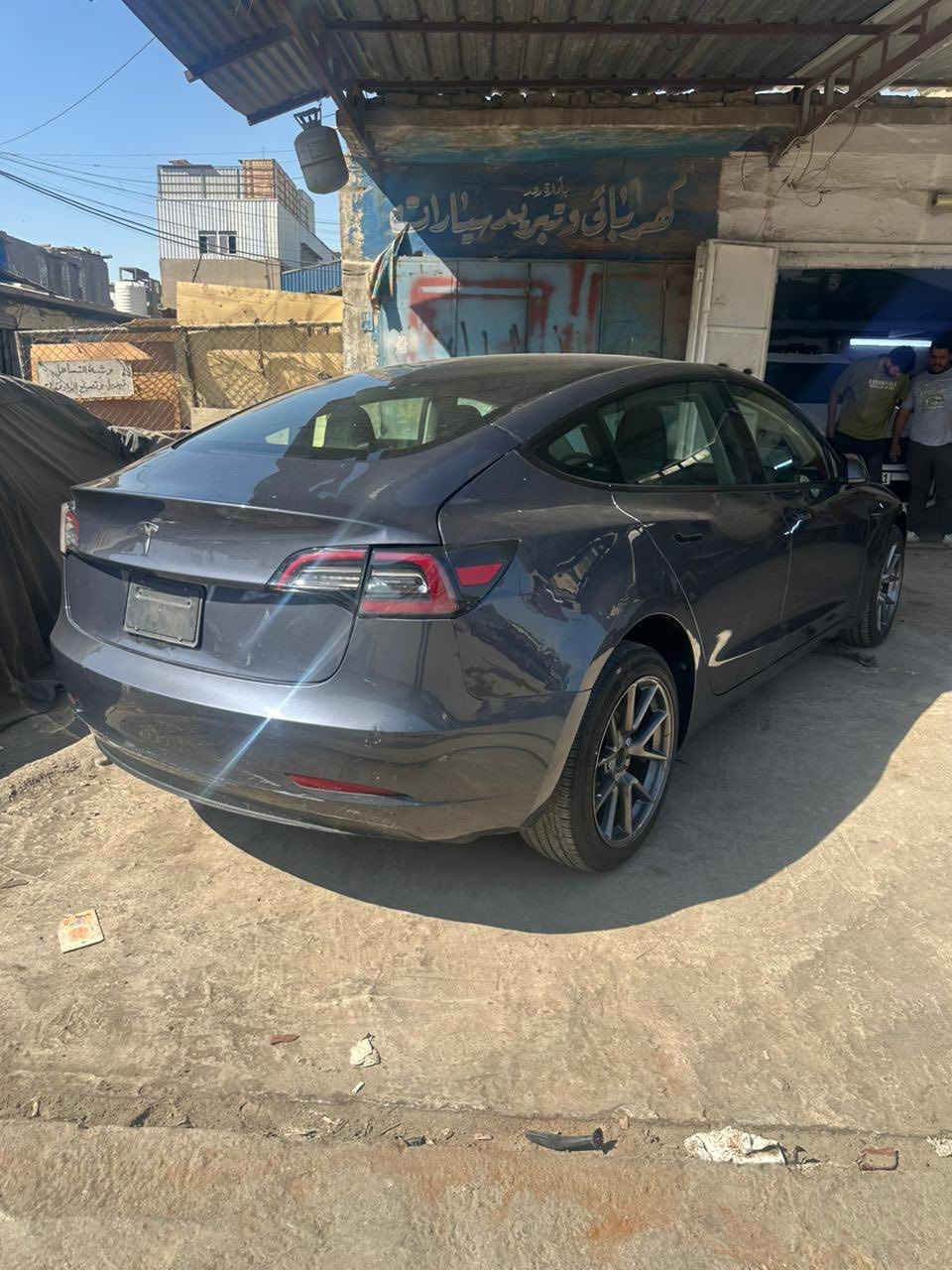 تسلا موديل ٢٣ وارد امريكي الجيل ٣ ماشيه ١٠ حادثهه مثل مموضح بصور بسمي رقم بغداد موجوده ابغداد الكراده السعر ١٥٥ 
للاستفسار ***********
