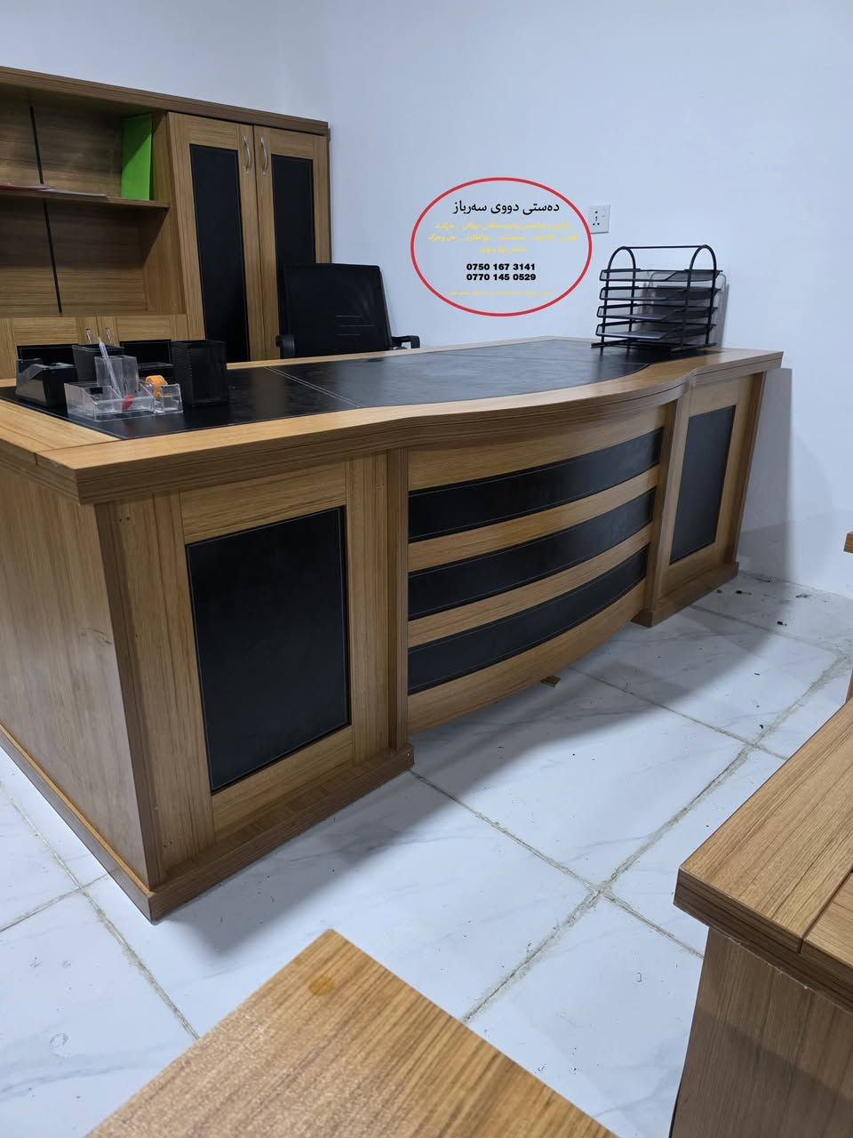 مێزی ئۆفیس کامل   شاهانەو ڕاقی دەستی دوو وەکو نوێ باشترین مەوادی تورکی  شوێن سەروچاوە
***********_***********
