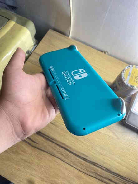 السلام عليكم، نينتيندو سويتش لايت مهكر نضامين نضافه 100% استعمال قليل للبيع ..

الجهاز مهكر قطعه يشتغل نضامين اون لاين + اوف لاين

اخر تحديث  21.0  تهكير + اون لاين

الجهاز مكفول من كل النواحي سليم وبأداء ممتاز 

يحتوي الجهاز على لاسقه للشاشه , ستيكرات للكير

ذاكره الجهاز 32 + رام 128 ساندسك الترا اصلي

بي هواي العاب حلوه مثل Red dead , stray , oddworld

وغريها مثل ما موضح بالصور ، وتكدر تحمل اي لعبه تعجبك

اون لاين شغال . يوتيوب ، فورت نايت ، روكيت ليك , وغيرها

حاله البطاريه ممتازة جدا وجميع الازرار والتحكمات سليمات

السعر مناسب 200 الف فقط / السعر نهائي 

العنوان / بغداد - البياع - شرطة

الرقم للتواصل / ***********

يوجد توصيل لجميع المناطق والمحافظات بغداد
