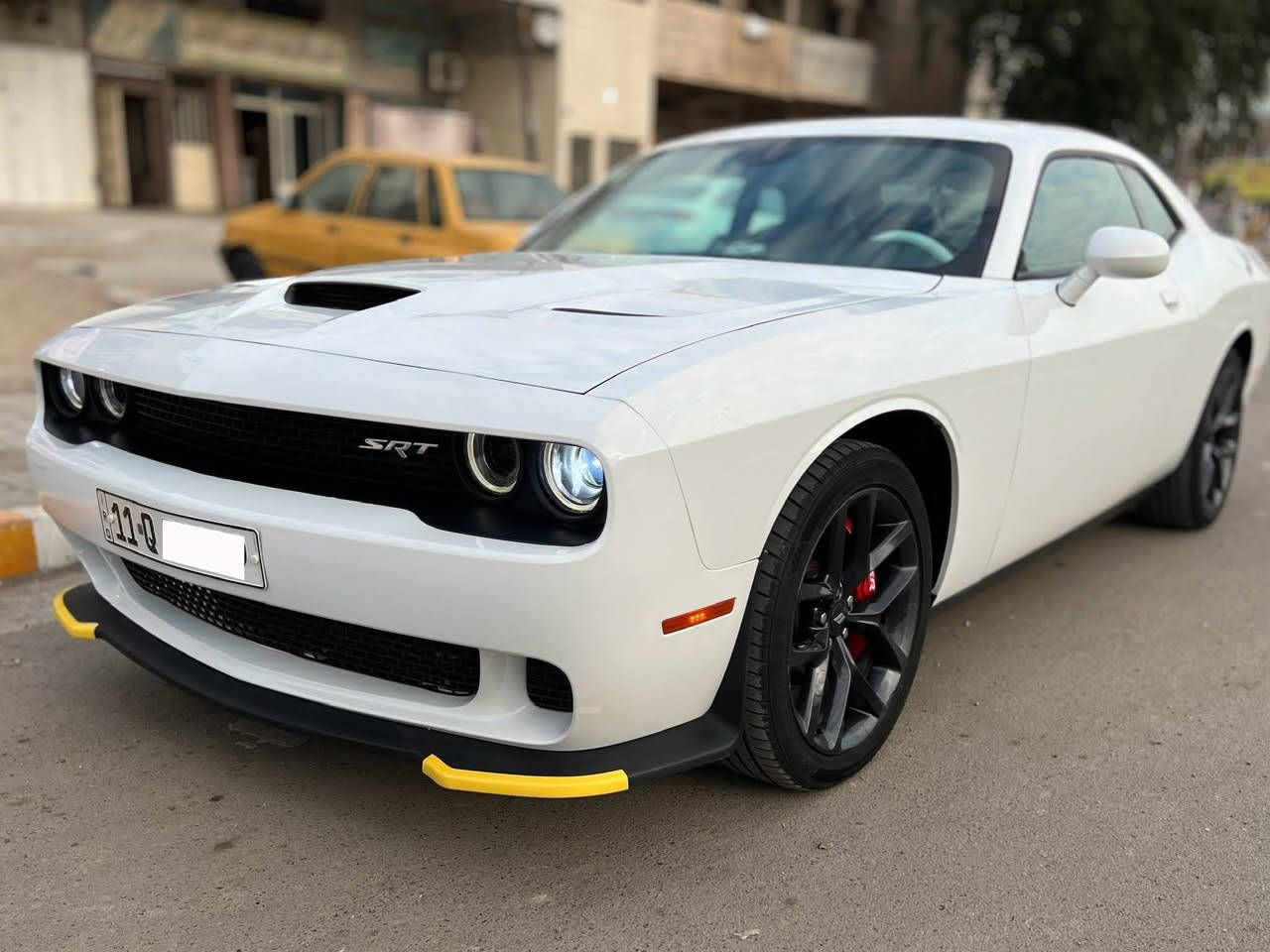 النداء الاخير لاست كول
رقم بغداد دولي بأسمي
 ماشيه37 الف 
محرك 3600 
حادث تبديل بنيد وصبغ جاملخ وشويه من باب السايق ونص جاملخ صدر
تو ويل 
كشن السائق كهرباء 
ويل 20 اصلي بلاك توب 
غرفة اصليه داخل جلد وشاموه مشمشي اصلي
شاشه كاربلي 
منظومه زنون 
كامره 360 
بجم محدث srt شغل درجة اولى 
سياره مابيها اي نواقص من كل النواحي 
السعر 180 وبيه مجال  
الهاتف ***********
