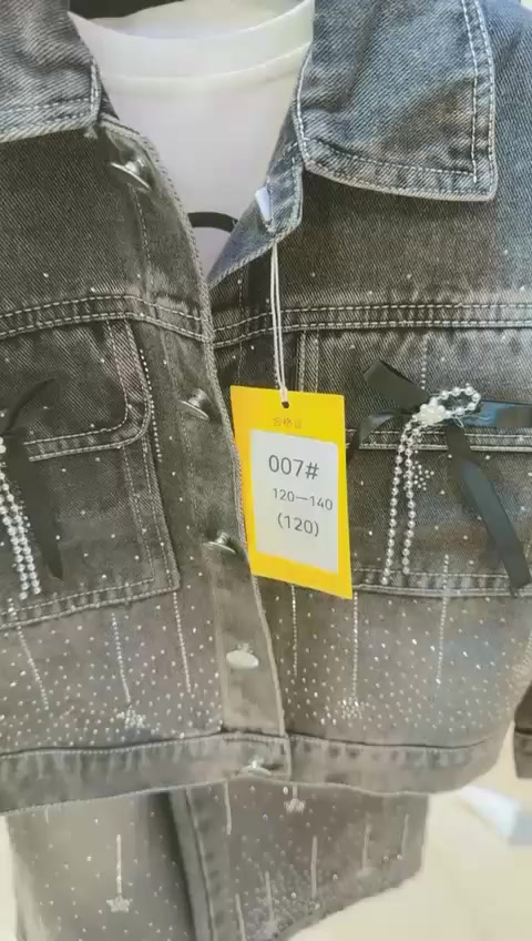 طقم وبدلات بناتي 🤍
عنوان المحل سوق شمري مقابيل طالب ابو الملابس 🤍 

واتساب ***********
