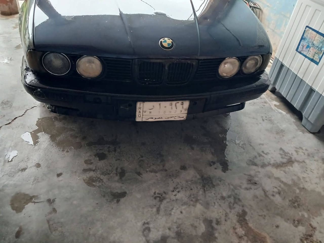 سلام عليكم ورحمة الله وبركاته  𝑩𝑴𝑾موديل91حجم535مفتوح كير اوتماتيك شرط جدد صدر جديد صارلي 4ايام من شاده خلفي امامي تخم تاير ويل كب  غرفته حلوه بس عوزه ترتيب شويه كشره يخبل بيهه باب اوجاملق بيهه تاير مكسور قاعده دبل مشلوعه بيبهه جنه بل شلعه  مكاني صلاح الدين الضلوعيه ***********
