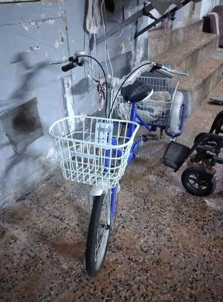 الباسكل للبيع ثلاث تايت لكبار السن جديد غير مستعمل السعر 250 وبيها مجال اتصال. *********** الموصل جانب الأيمن
