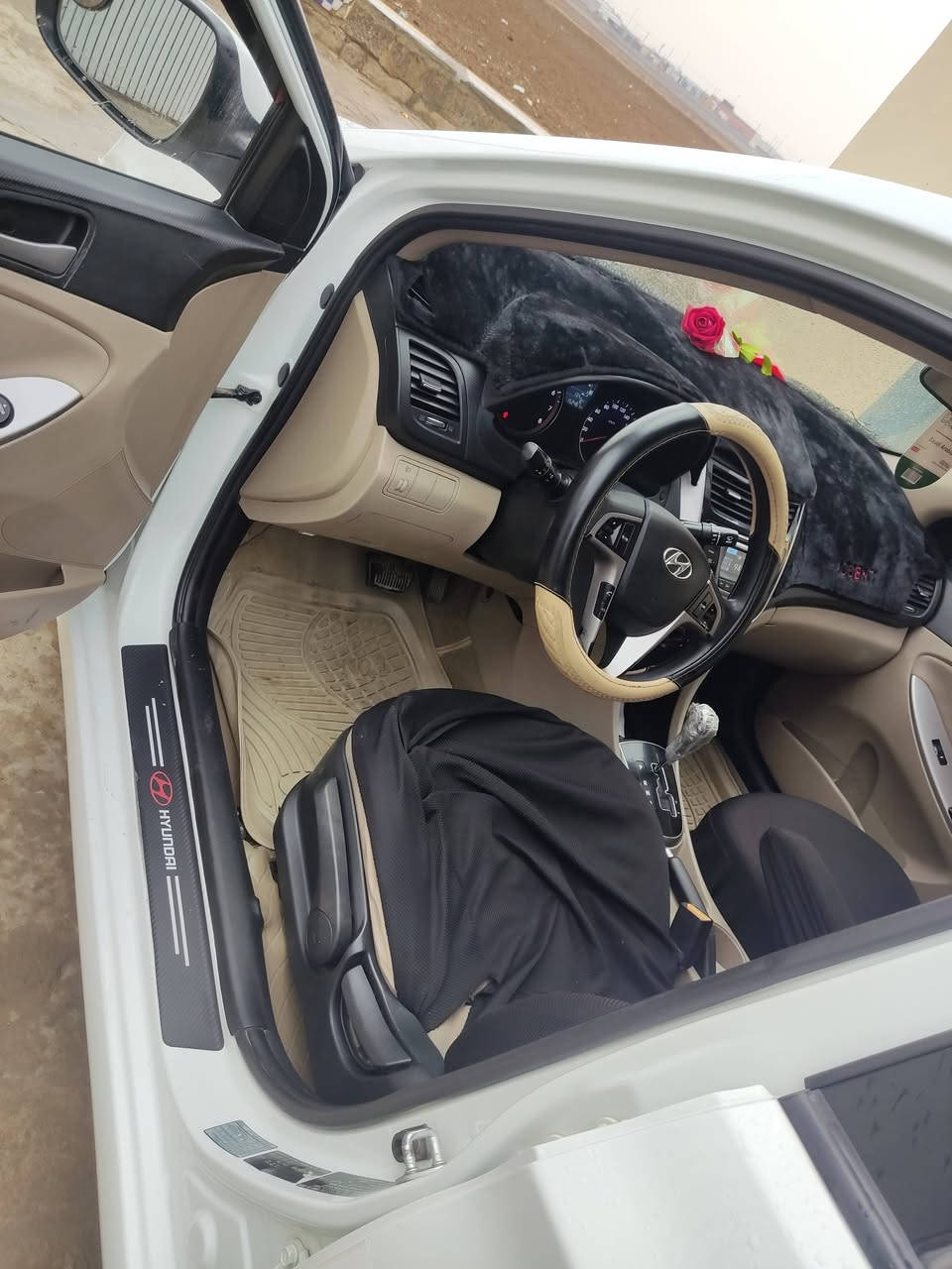 اكسنت موديل 2016
مكينه دوش 

رقم جديد 

هزه جديد 

سنويه جديد 

كوبون 

تبريد ثلج 

سقف وبورنامه 

الملاحظات مثكوره بل سونار 

بدون صبغ

السياره بسمي شرط التحويل 

السعر 125 رقم الهاتف ***********

السياره جديده
