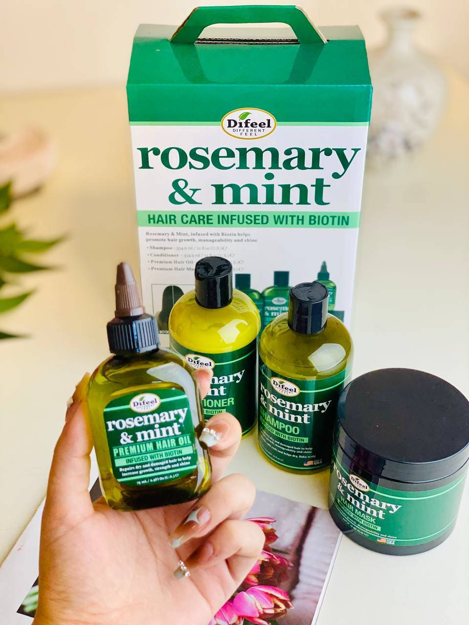 Difeel 🍃
rosemary & mint🍃🇺🇸
وفرنا لكم مجموعة 
الروز ماري براند من شركة ديفل🍃
الاصلية الامريكية 🇺🇸💯
اقوى مجموعة لعلاج جميع مشاكل الشعر تتكون المجموعة من زيت وشامبو وبلسم اكليل الجبل والنعناع 🍃🌿

1. شامبو روز ماري Difeel 🌿
مقوي للشعر غني بإكليل الجبل والنعناع و المكونات العضوية المعتمدة مثل زيت جوز الهند وزيت بذور باباسو لتنظيف شعرك بلطف غني بالبيوتين لتقوية الشعر يعيد صحة الشعر الضعيف أو الهش يوفر ترطيباً مكثفاً مناسب لجميع انواع الشعر يوقف التساقط ويقوي بصيلات الشعر ويزيد كثافته ويعطيه لمعان ورونق وعطر فواح

2. بلسم روز ماري Difeel 🌿
المعالج والمقوي لبصيلات الشعر وتغذيته 
💚 يوفر بلسم تقوية النعناع روزماري التوازن المثالي بين القوة والرطوبة لتحسين الحالة العامة للشعر وفروة الرأس. 
💚 ينعم ويفك تشابك الشعر على الفور لزيادة سهولة التحكم. يدعم شعر أطول وأكثر صحة.
💚 غني بالبيوتين ويمنحك لمعاناً مذهلاً
💚 ينعم ويفك تشابك الشعر على الفور
💚 يدعم صحة الشعر لفترة أطول
NO NO'S: البارابين ، الكبريتات ، البارافين ، الزيوت المعدنية ، DEA

3. زيت روز ماري Difeel  🌿 
زيت إكليل الجبل الأصلي من روز ماري هذا سيروم ايفيكاس يمنع تساقط الشعر ويحفز على نمو الشعر
💚 زيت اكليل الجبل والنعناع ، تركيبة مُميزة مصممة بعناية لتغذية فروة الرأس وتعزيز نمو الشعر وإيقاف تساقطه ☘️
💚 يمنع تساقط الشعر ويحفز على نموه 
💚 يسرع نمو وتطويل الشعر 
💚 يعيد الصحة والحيوية للشعر الباهت
💚 يمنح الشعر اللمعان والتغذية ويقلل من الاطراف التالفة
💚 يحتوي على اهم المواد المغذية
💚 زيت اكليل الجبل ، زيت اللوز الحلو زيت اللافندر الالوفيرا ، فيتامين C ، بايوتين
  
4.ماسك روز ماري Difeel 🌿
المعالج والمقوي لبصيلات الشعر وتغذيته 
💚 يوفر الماسك روزماري التوازن المثالي بين القوة والرطوبة لتحسين الحالة العامة للشعر وفروة الرأس. 
💚 ينعم ويفك تشابك الشعر على الفور لزيادة سهولة التحكم. يدعم شعر أطول وأكثر صحة.
💚 غني بالبيوتين ويمنحك لمعاناً مذهلاً
💚 ينعم ويفك تشابك الشعر على الفور
💚 يدعم صحة الشعر لفترة أطول

#الأصلي صنع في امريكا 💯🇺🇸

سعر البكج ٣٥  الف


**إذا كنت صاحب هذا الإعلان وتريد حذفه لأي سبب، رجاءا أرسل رسالة إلى الدعم الفني**
