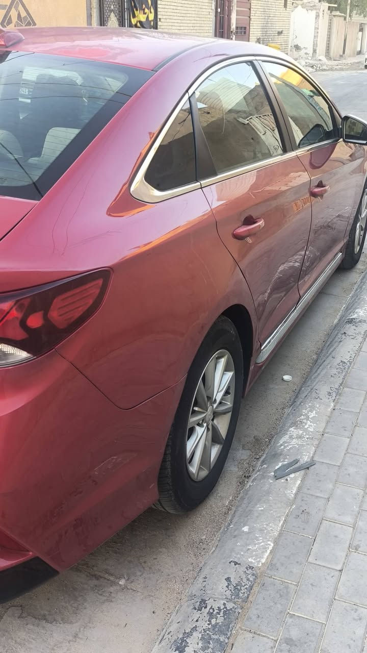 سوناته موديل 2018 وارد امريكى ليبل واحد بيه قطعتين صبغ باب الصدر والباب الخلفي سياره جاهزه كير ومحرك وتبريد مكفولات حداديه تخم تاير رقم اربيل الدولي هزه جديده تريد تحويل وكاله السعر 122 ورقة وبيه مجال موبايل 
***********
