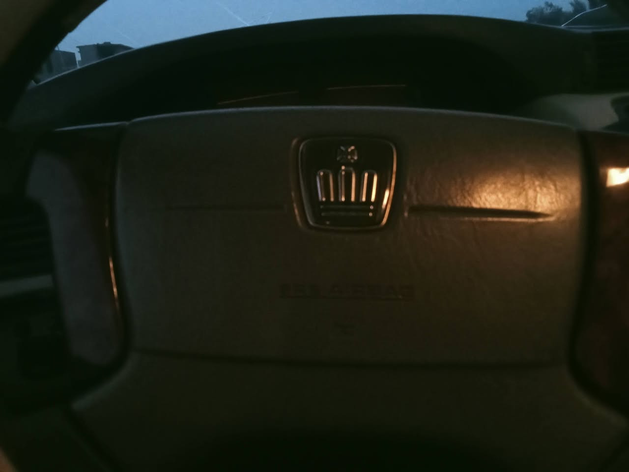 سلام عليكم للبيع ملكه مكصوص مامسجل موديل 2002سياره كير محرك شرط صدر طبه تخم تاير جديد تبريد ثلج تدفئه نار مواصفات شاشه لمس تحكم استيرن  ، استيرن كهرباء،،، دكمتين بكات اكرستال ،عطر اكرستال،، محرك ديفور كبير ،، سياره جاهزه السعر 26وبيها مجال مكان السياره صلاح الدين العلم الاستفسار ***********
