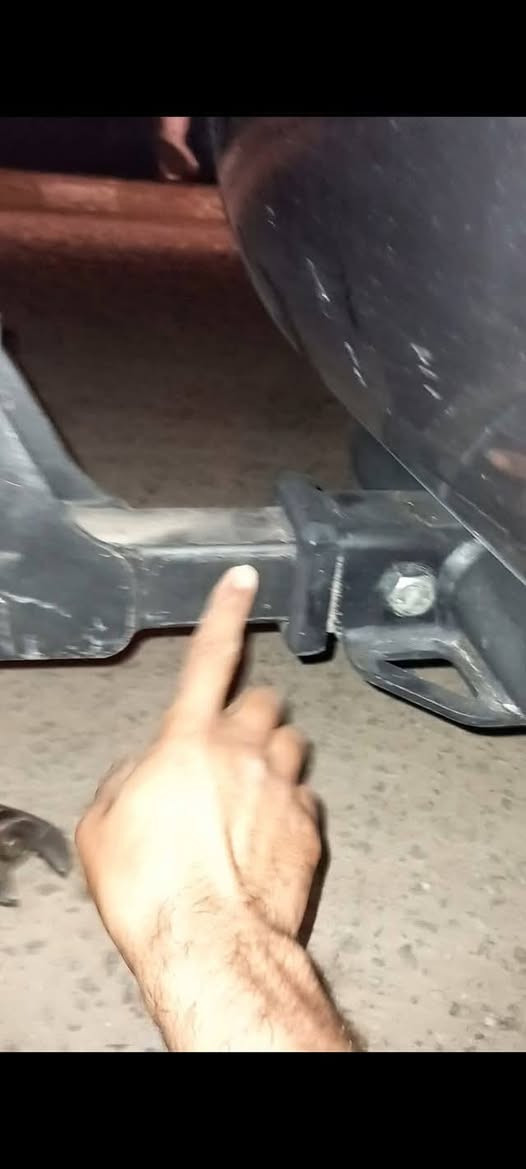 السلام عليكم للبيع  سيبايه خلفيه ترهم على اي  سيارة بيها هوك الاتصال على الرقم
***********
