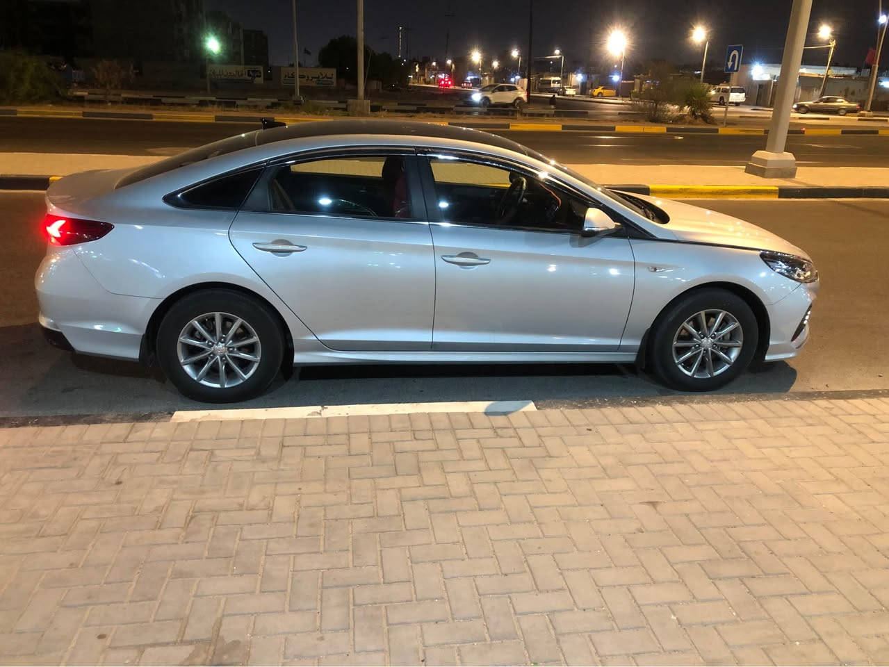 السلام عليكم 

سوناته مديل 21 وارد كوري غاز فقط 
السياره بيها رشات صبغ فقط الكوري غير مكفول من الصبغ بس مكفوله من الحادث والتبديل 
ماشيه 118 
محرك 2000 
رقم معوقين تجيك وكاله عامه 
مكان السياره بصره 
السعر 150 وبيها مجال 
للأتصال ***********
*********** البصرة, العراق
