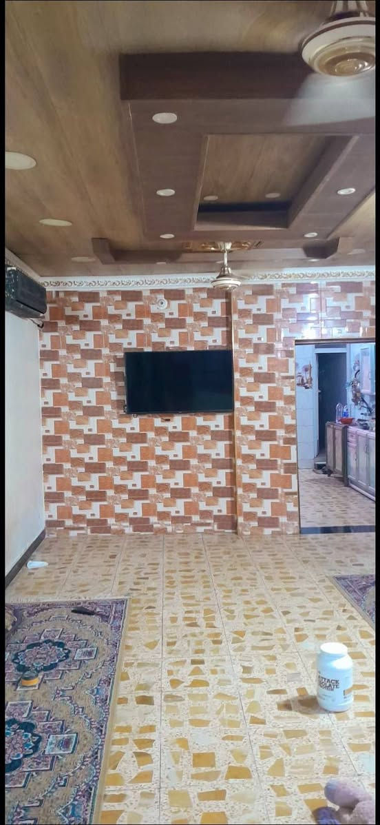 #الجميع 
بيت للبيع 100 متر 5 *20 بحي الجوادين الاولئ قرب سوق الجوادين ومستوصف الجوادين قاطين مسلح اربع غرف نوم 💤 وصاله كبيره للاستفسار الاتصال ***********واذا اكو قطعه 250 برئاسة الوزراء الاولئ مراوس مع الفرق ينطيني
