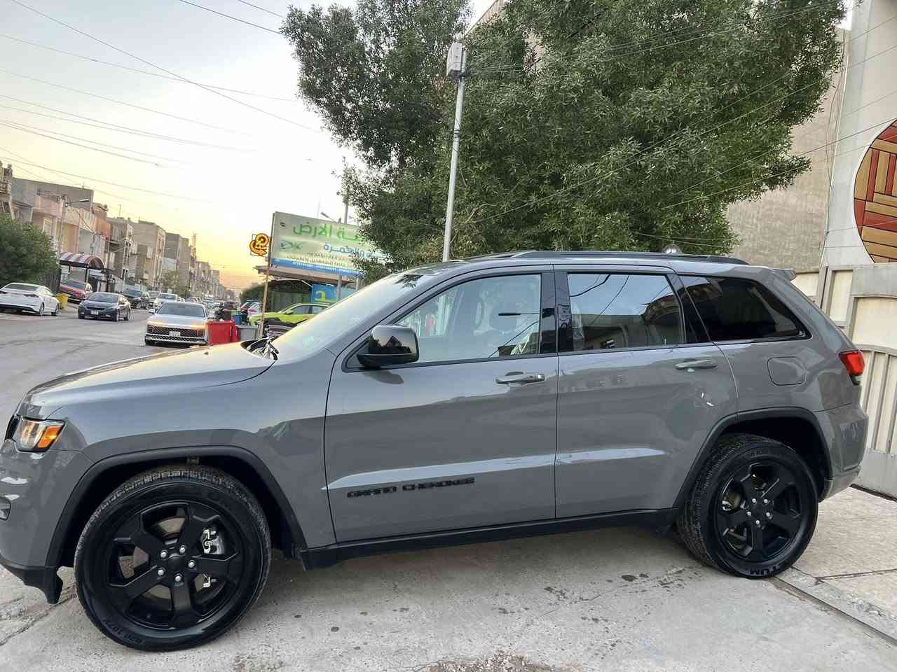 جيب لاريدو بلاك توب لون اسمنتي ٢٠٢١ 
ماشيه  ٣٧ الف ميل وقابل للزياده
مواصفات فتحه -
فور ويل -
تدفئه كشنات وستيرن
حساسات خلفي
جنطه شفط
رادار مري
توقف تلقائي خلفي
تشغيل عن بعد
مانع انزلاق
ويل كب كروم اسود
كشن سايق كهرباء
تخم تاير جديد
اطفاء ذاتي للمحرك لتوفير الوقود
تبريد قطعتين
كامره خلفيه دواره
صدر على البلاد بنضافة الشركة
بجم كبس شركة
ضرر  السياره
قبغ جنطه مبدل نفس اللون
وجاملغ جهة السايق خلفي مصبوغ ربعه
السياره بدون ايرباك شرط ممفتوح برغي بيهه
سعر السياره 270 وبيها مجال
مكاني بغداد حي الجامعه  ***********
