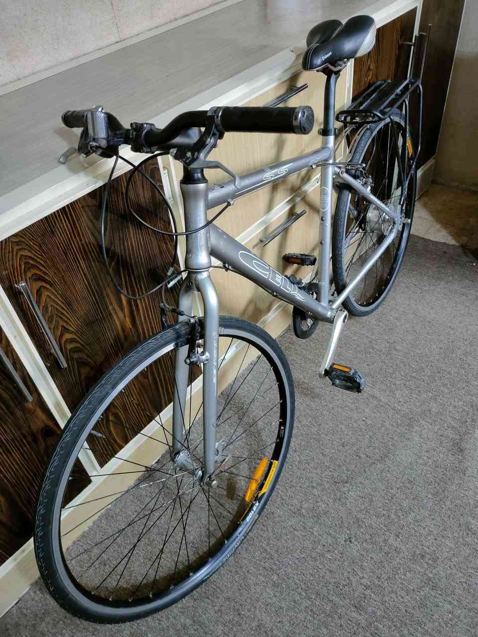 باسكل ترحال700
28
فريم 50
فول المنيوم 
سيت شيمانو براكيت 
8/1
تبديلات داخل البطيخة 
وتكدر تغير بالباسكل يعني عكرب ودشلي 
وتكدر تسوي دسك بريك 
ملا الباسكل بي تكشير قليل بالصبغ 
سعره 150
العنوان ديوانية توصيل موجود


**إذا كنت صاحب هذا الإعلان وتريد حذفه لأي سبب، رجاءا أرسل رسالة إلى الدعم الفني**