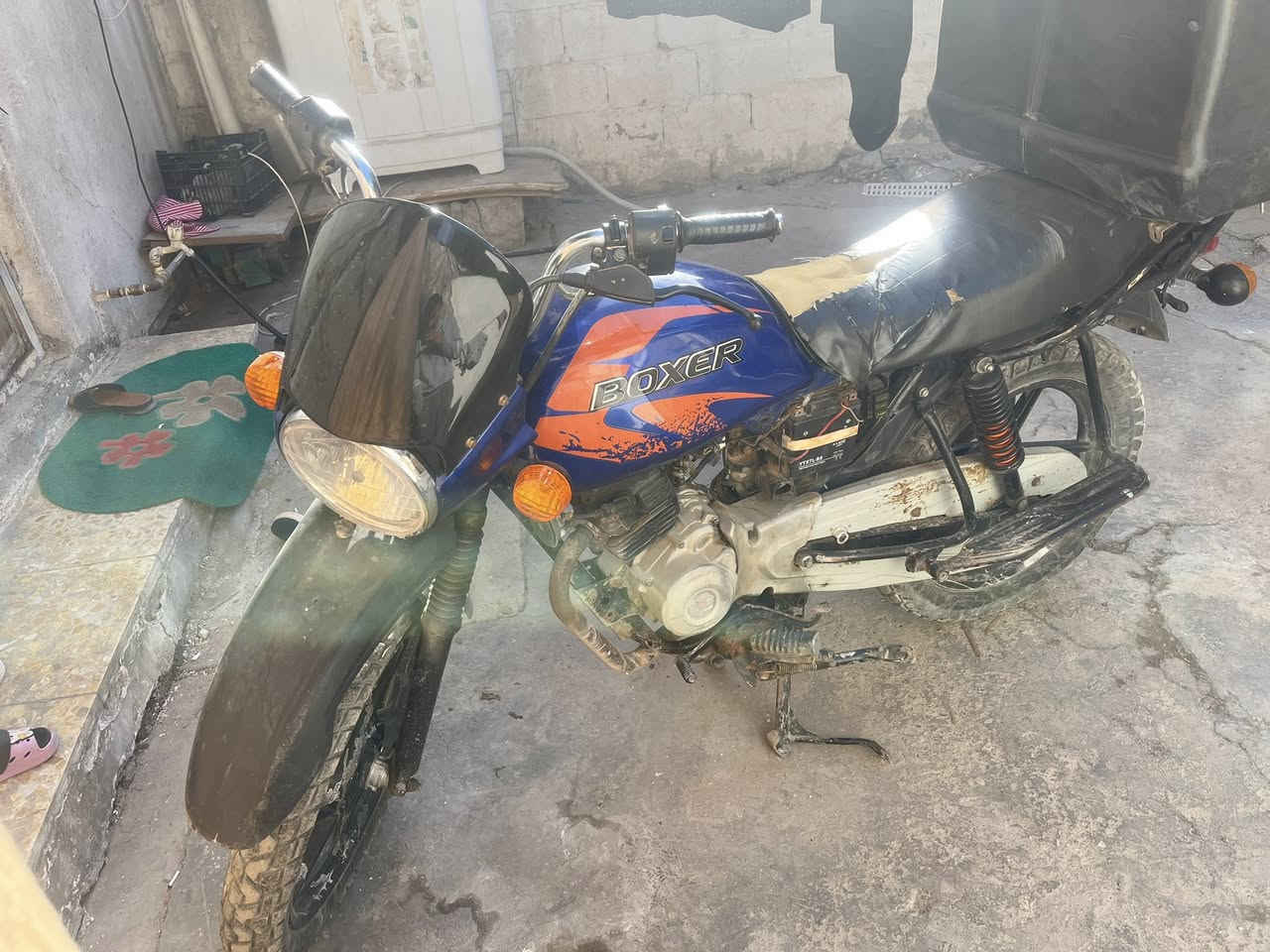 وكسر 22  بدون اوراق نضيفه شكلها حلو بس الكشن يحتاجله دوشمه  مابيها شي لا تبخير ولا تنقيص سعرعا 650 وبيها مجال قليل كلش مامتواجد فيس الشراي يخابر ميعلق بغداد الدورة ***********
